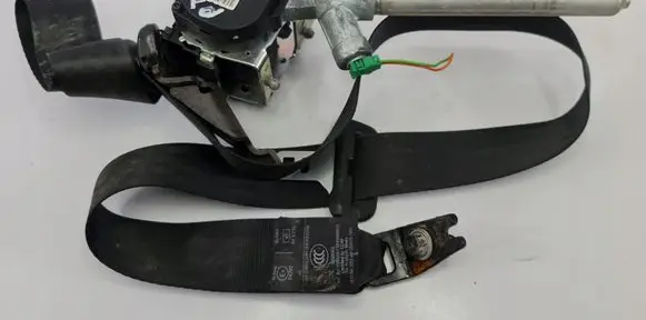 Volvo XC70 Rear seatbelt 39859392