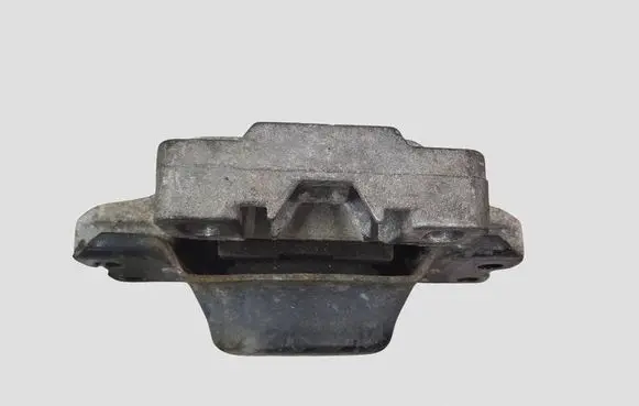 Volkswagen Golf V Engine mount bracket
