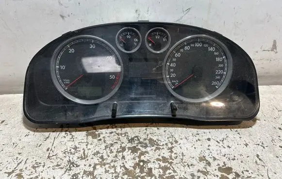 Volkswagen PASSAT B5.5 Speedometer (instrument cluster) 3B0920826A VWZ7Z0A3814133 1506011552
