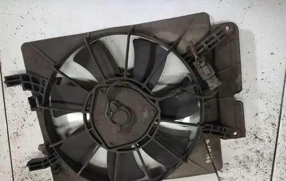 Honda CR-V Radiator cooling fan shroud 