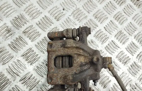 Honda CR-V Rear brake caliper