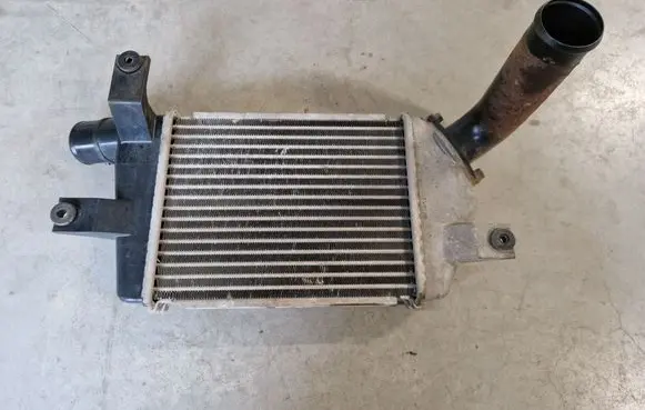 Mitsubishi L200 Intercooler air channel guide MN135001