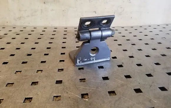 BMW X3 E83 Front door lower hinge 3402821