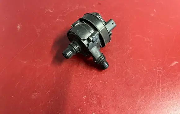 BMW X3 G01 Electric auxiliary coolant/water pump 9147359