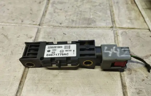 Chrysler Pacifica Airbag deployment crash/impact sensor 04671779AC 2255201803
