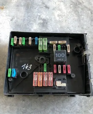 Volkswagen Golf V Fuse module 1K0937125A