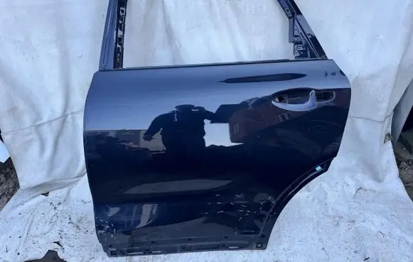KIA Sorento Rear door