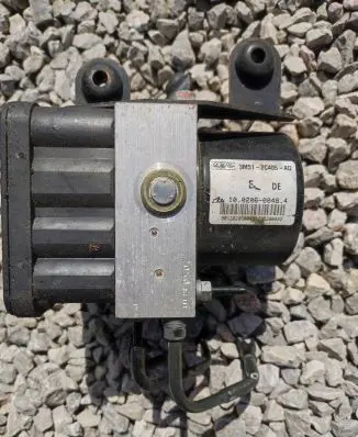 Mazda 3 I ABS Pump 10096001093