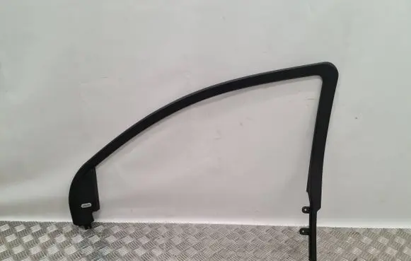 Fiat Freemont Front door glass trim molding 
