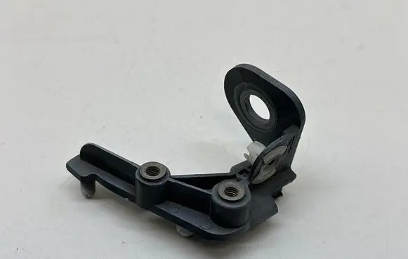 Fender mounting bracket