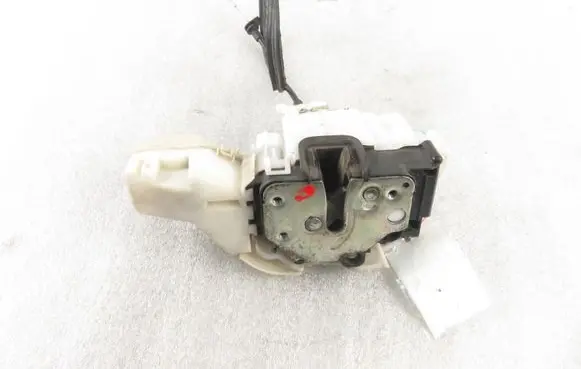 Alfa Romeo 159 Front door lock 