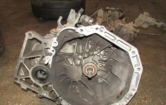 Suzuki Swift III Manual 5 speed gearbox KRIS235789