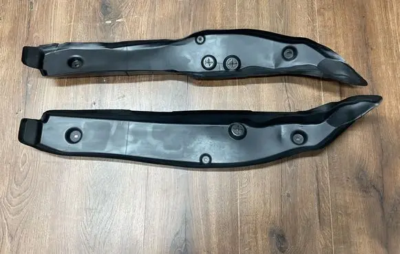 Mercedes-Benz E W213 Fender end trim A2138890400 A2138890300