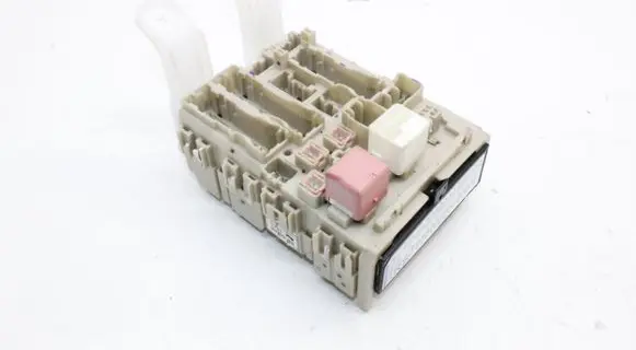 Toyota RAV 4 (XA30) Fuse module 8273042350