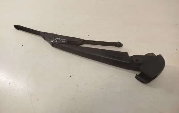 Rear wiper blade arm