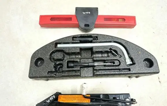 Audi A8 S8 D4 4H Tool box 4H0012110
