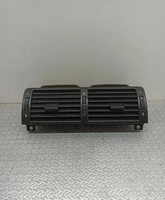 BMW 5 E39 Dash center air vent grill 8363199