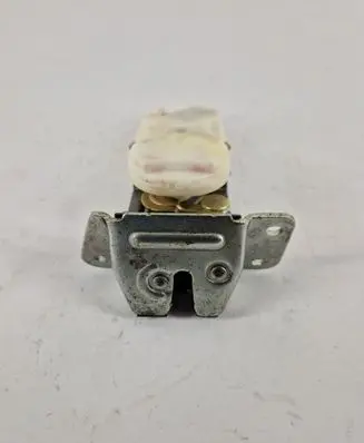 Mitsubishi Grandis Tailgate/trunk/boot lock/catch/latch 