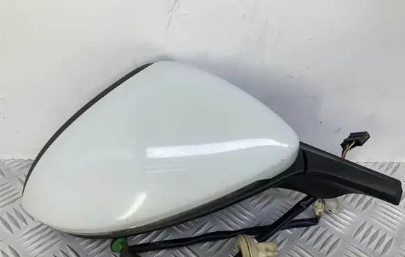 Volkswagen Golf VII Front door electric wing mirror
