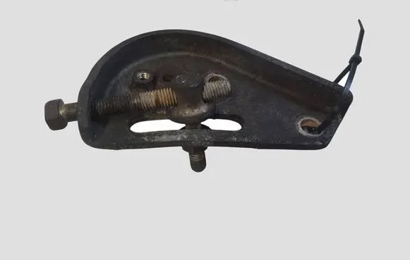 Nissan X-Trail T30 Generator/alternator belt tensioner