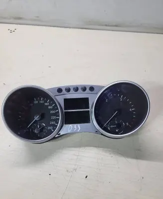 Mercedes-Benz R W251 Speedometer (instrument cluster) A2514405211 A2053280905