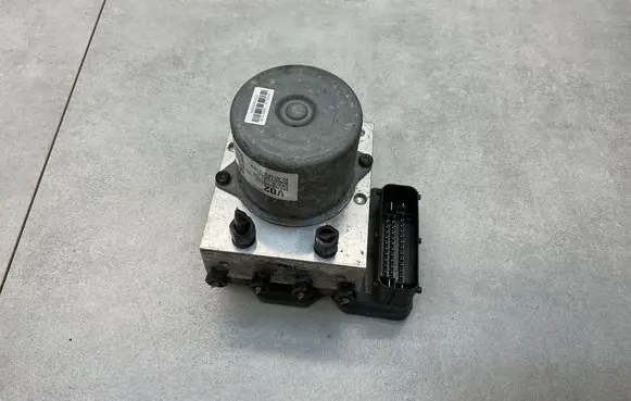 Hyundai i40 ABS Pump 589203Z700 A1000635AEE