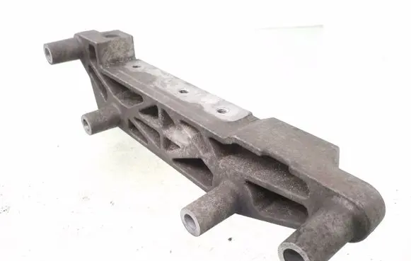 Opel Vectra C Engine mounting bracket