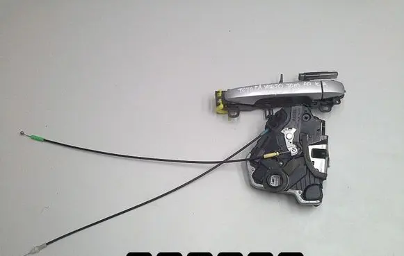 Toyota Verso Front door lock 