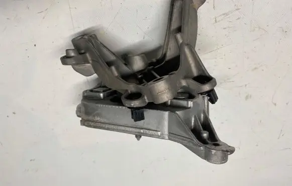 Renault Clio V Gearbox mounting bracket 112536909R