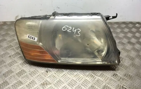 Mitsubishi Pajero Headlight/headlamp E131759651