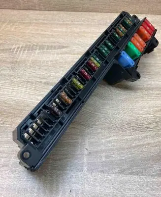 BMW 5 E60 E61 Fuse module 6957330