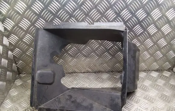 Volkswagen Touareg I Intercooler air channel guide 7L6117335A