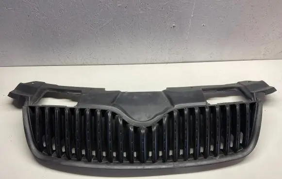 Skoda Fabia Mk2 (5J) Front bumper upper radiator grill 5J0853668 00011270130001
