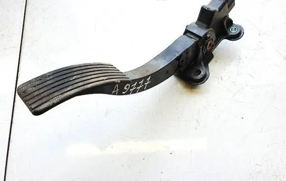 Chrysler Sebring (ST-22 - JR) Accelerator throttle pedal 04891585ab