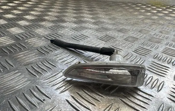 Opel Astra J Front fender indicator light 13273104
