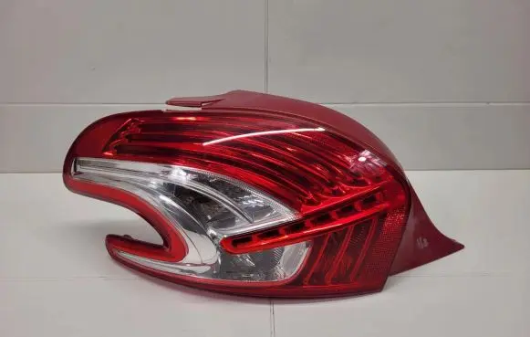 Peugeot 208 Rear/tail lights 9672628280