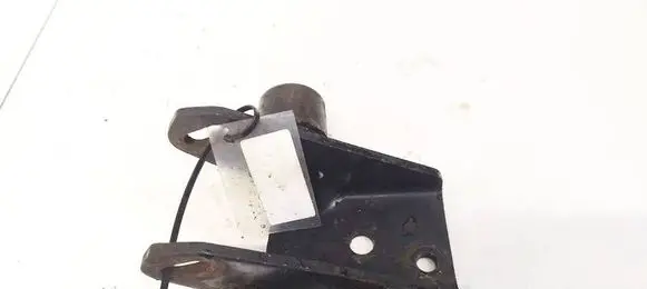 Engine mounting bracket