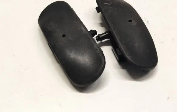 Windshield washer spray nozzle
