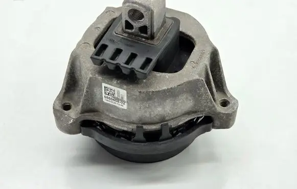 BMW M5 F90 Engine mount bracket 6860458 22116860458 100218201242