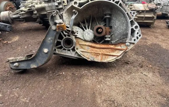 Manual 5 speed gearbox