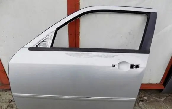 Dodge Magnum Front door