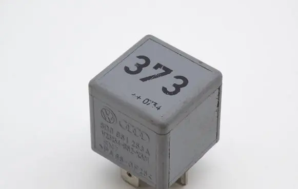 Volkswagen PASSAT B5.5 Other relay 8D0951253A V23134-B52-X301 V23134B52X301
