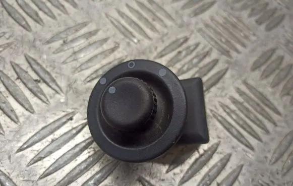 Renault Megane II Wing mirror switch 8200002442A