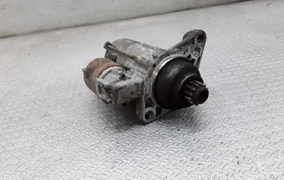 Volkswagen Golf VI Starter motor 02Z911023P