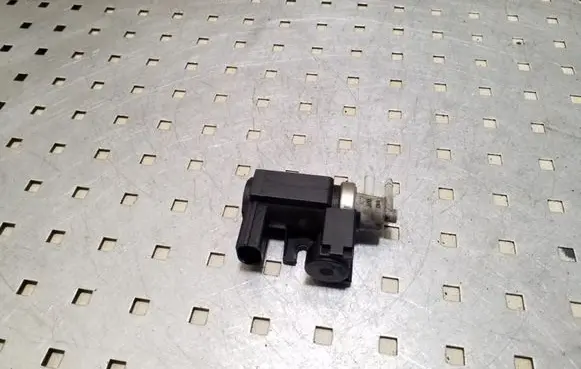 Audi A4 S4 B7 8E 8H Turbo solenoid valve 8E0906627