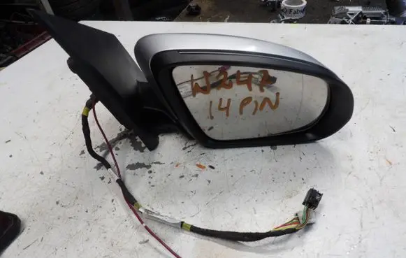 Mercedes-Benz B W247 Front door electric wing mirror