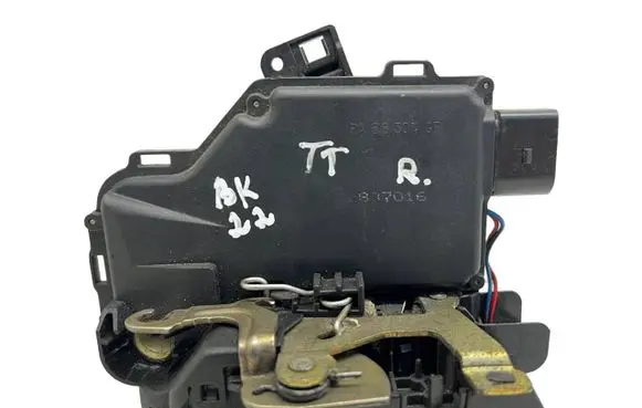 Audi TT Mk1 Front door lock 