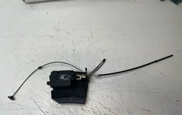 BMW 7 E38 Fuel tank cap lock motor 8352168 40620433
