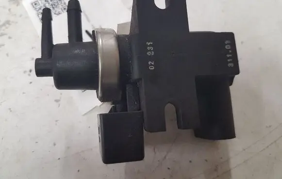Audi A4 S4 B6 8E 8H Turbo solenoid valve 8E0906627 72290313