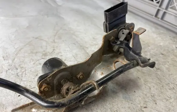 Mitsubishi Pajero Sport I Accelerator throttle pedal